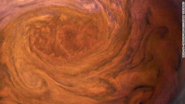 探査機「ジュノー」が、木星の大赤斑の再接近画像を撮影